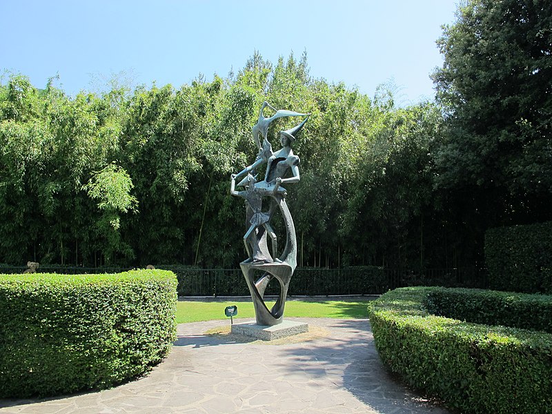 mariobianchi18's tweet photo. Il #5aprile 1995 moriva #EmilioGreco. Scultore. Iniziò 13enne a lavorare come apprendista scalpellino, ebbe poi grandissima popolarità con il monumento Pinocchio e la Fatina (1956) per il paese di Collodi. "Greco è il più grande disegnatore che abbiamo in Europa" (Picasso, 1961). https://t.co/GXCEsX8H6F