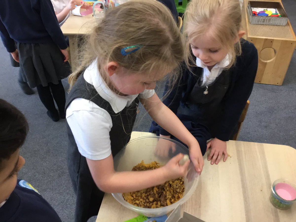 Eggcellent fun in craft club <a href="/BattleHillPS/">Battle Hill Primary</a> <a href="/fsuBHPS/">Battle Hill FSU</a>