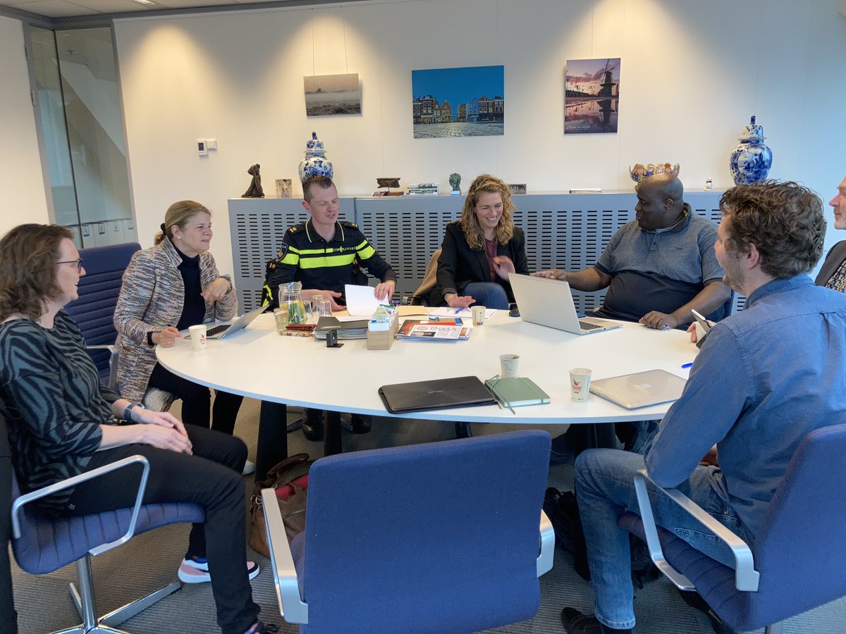 VanBijsterveldt's tweet photo. Na lange tijd weer mijn eerste veiligheidsoverleg op het stadskantoor, met uitzicht op de Oude Jan💙. Voelt goed! Helaas wel de laatste vergadering met onze geweldige politie-teamchef Mark van Capelle, we gaan hem missen, maar gunnen hem van harte zijn promotie!💪 @POL_Delft https://t.co/OZmyr2UvAg