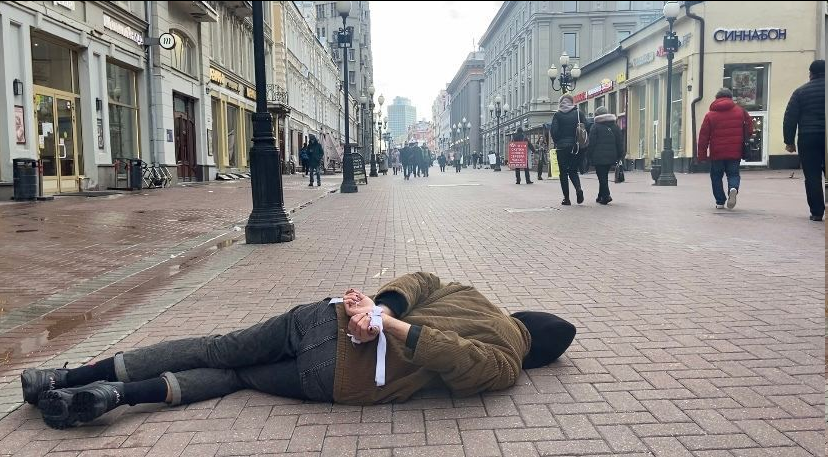Fbeyeee's tweet photo. V Moskvě proběhla docela silná akce "Buča-Moskva" https://t.co/6TEM8H3Odm