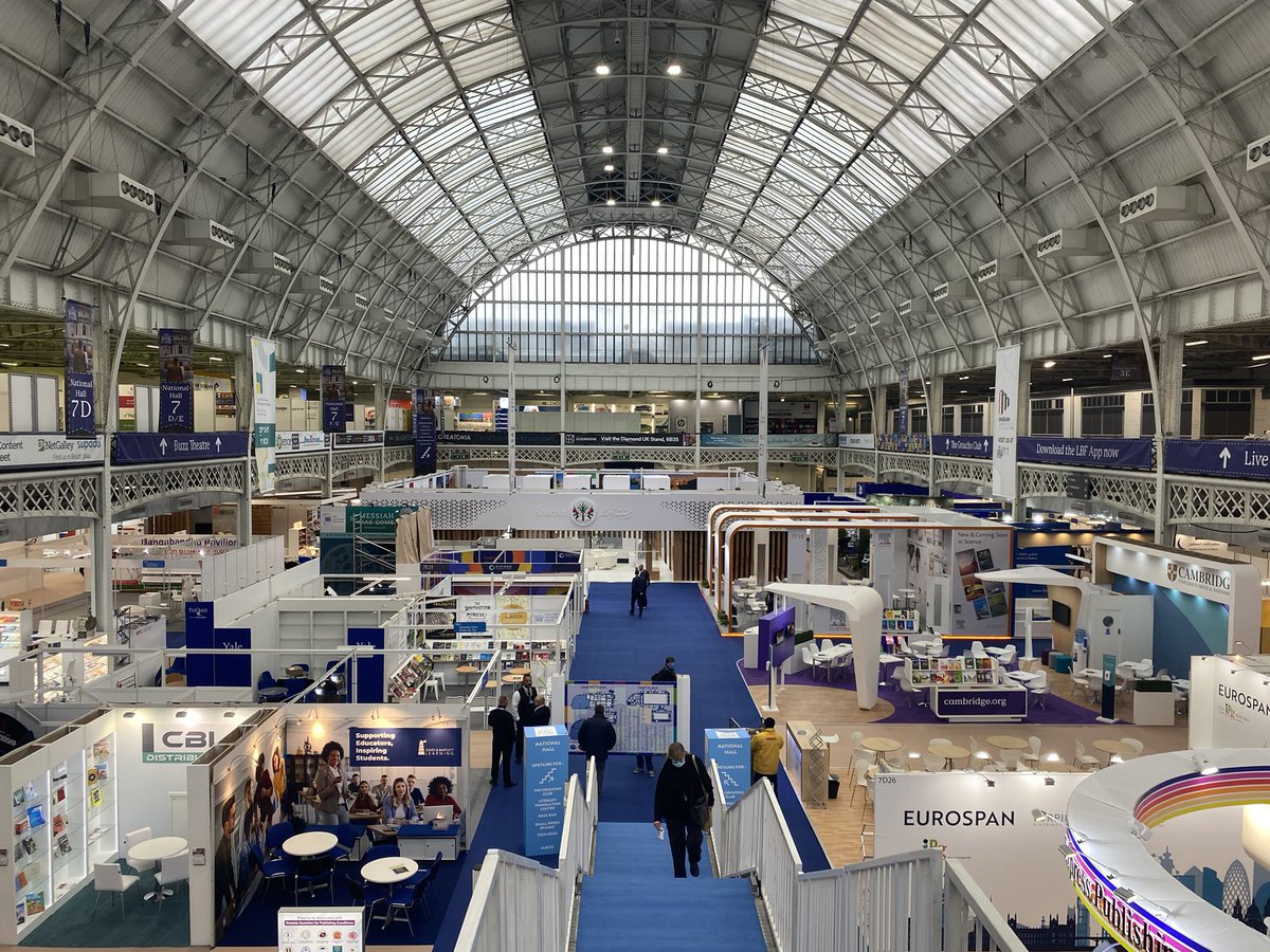 antonellapearce's tweet photo. The calm before the storm #excited #LBF22 https://t.co/cBJD1VGVzV
