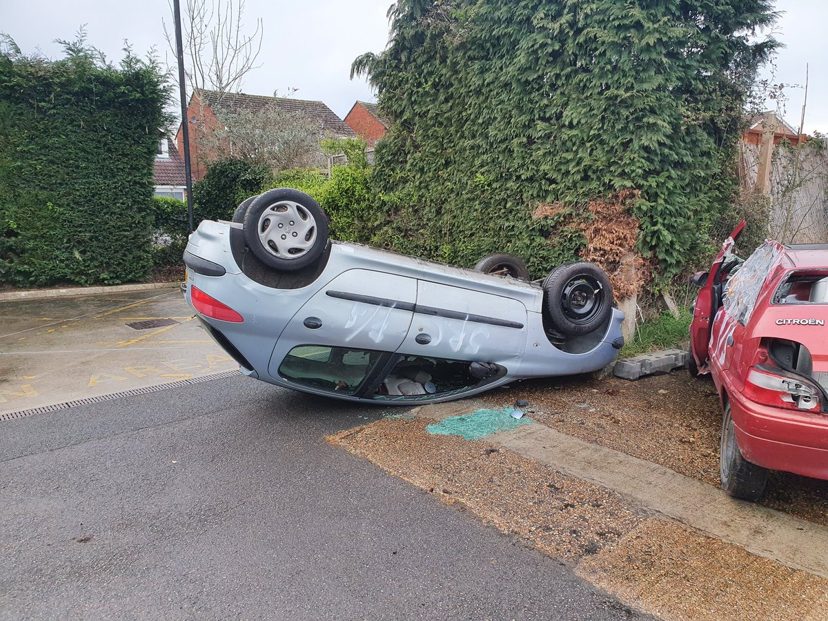 p_green_stn55's tweet photo. Stations 55 and 56 working in harmony, honing their extraction techniques with this RTC exercise.
Great team work to get the job done!! @HenfieldFire @WestSussexFire ๐๐ฅ #oneteam #rescueready https://t.co/2E1BsnDUWZ