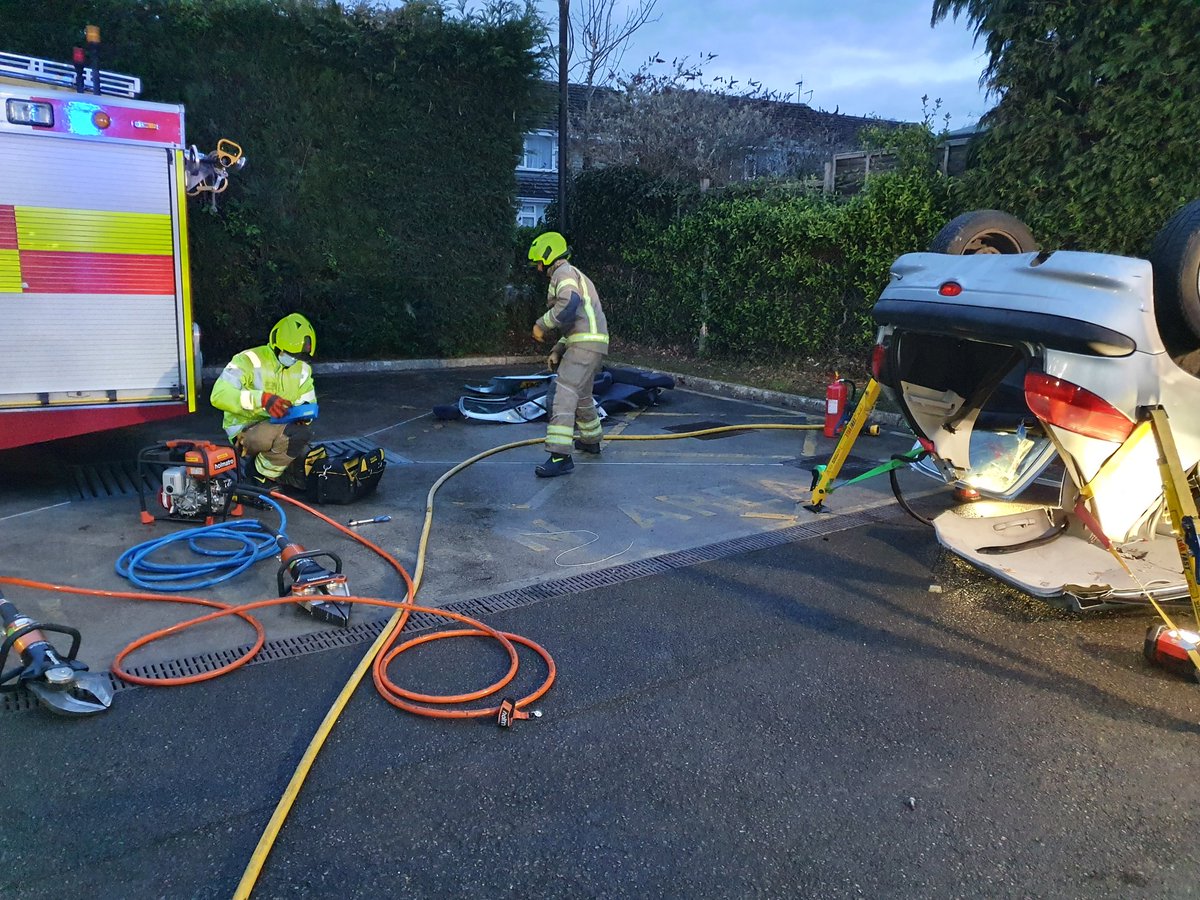 p_green_stn55's tweet photo. Stations 55 and 56 working in harmony, honing their extraction techniques with this RTC exercise.
Great team work to get the job done!! @HenfieldFire @WestSussexFire ๐๐ฅ #oneteam #rescueready https://t.co/2E1BsnDUWZ