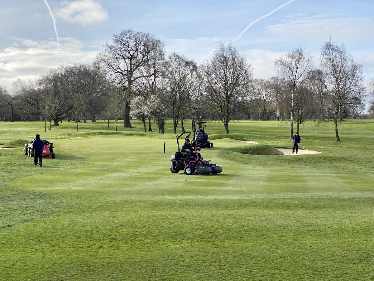 smudgersmith791's tweet photo. Great effort from the team last few days, very pleased with @OltonGolfClub course condition for so early in the year. Set up nicely for day two of @clutchprotour day two of the midlands masters 🏌️‍♂️ Testing conditions with the breeze 💨 #golf #clutchprotour #oltongolfclub https://t.co/EazZJvGOEd