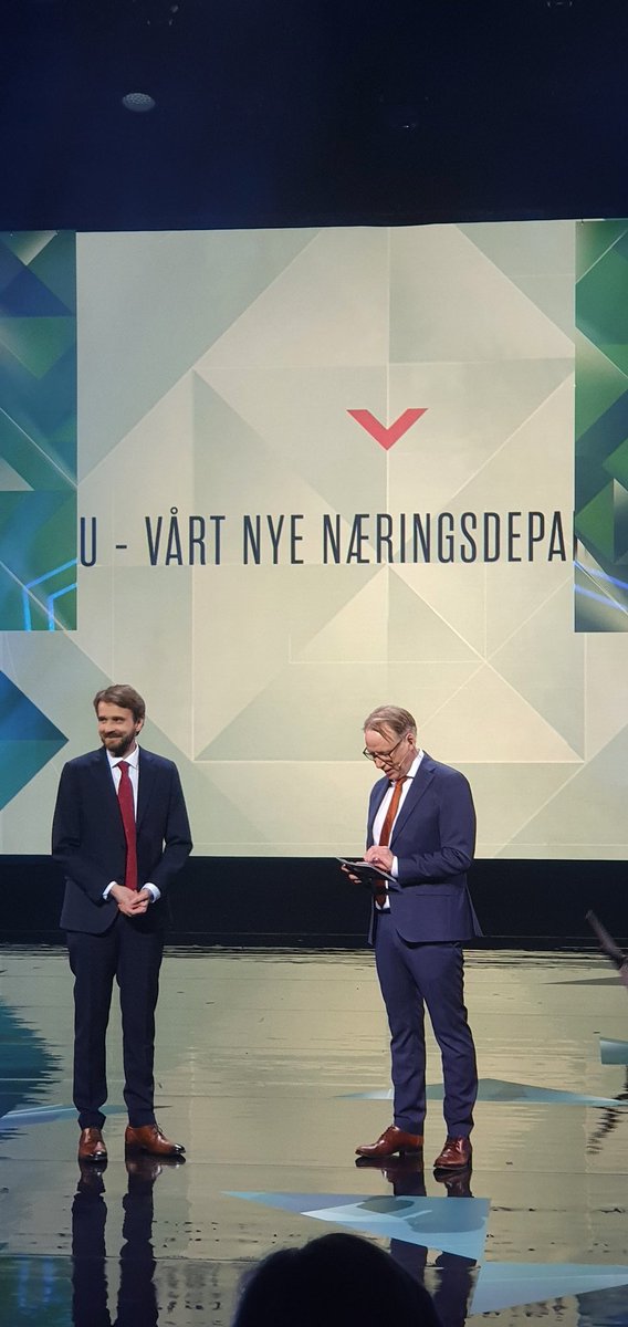 - 1,5 GW havvind i Norge er alt for lite. 1,5 GW er bare starten, sier Jan Christian Vestre på #Vestlandskonferansen. Norge bør bli stormakt på havvind