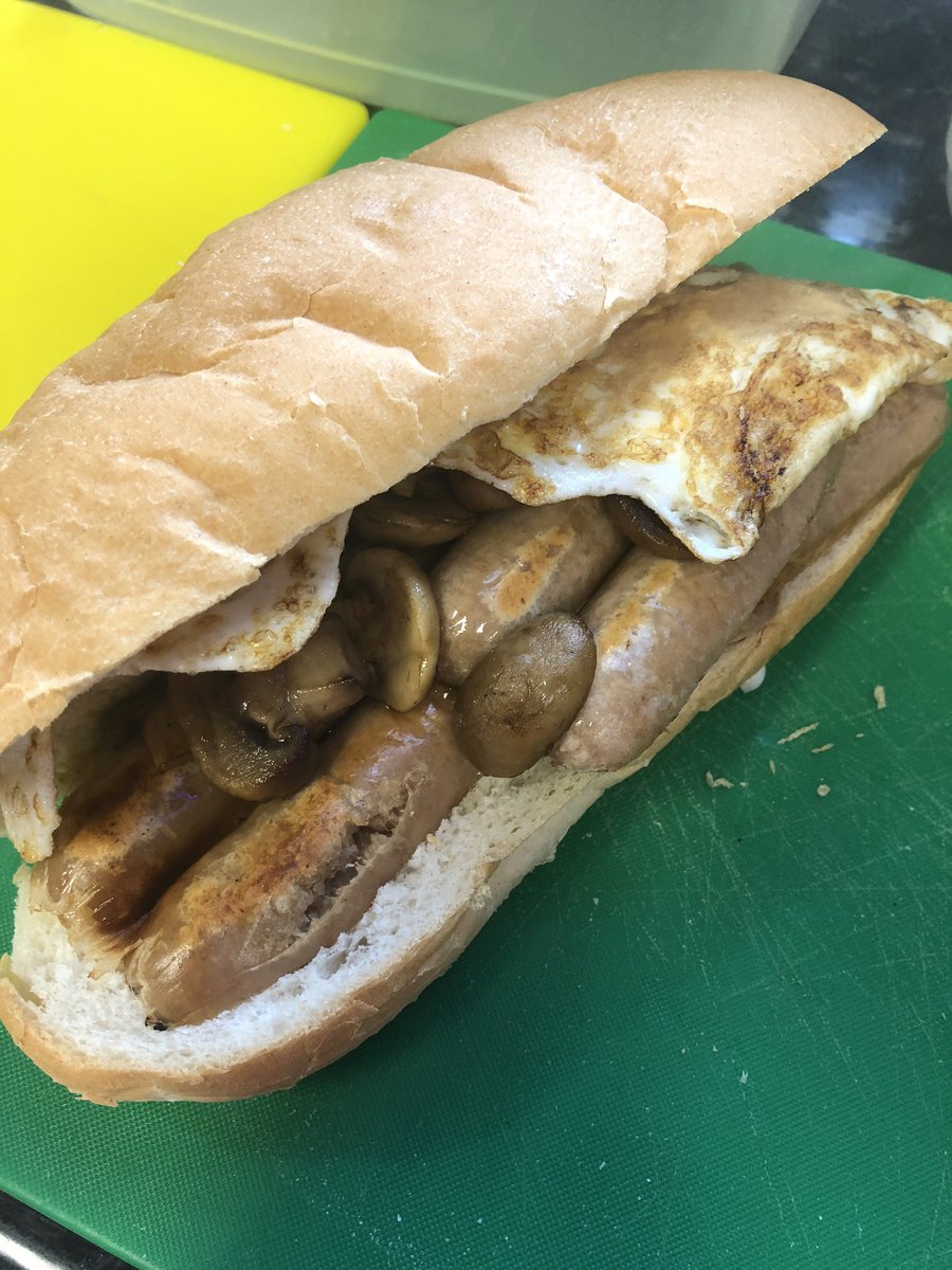Brunch_BreakShf's tweet photo. Simple sausage, egg and mushroom LARGE! Why not on a Tuesday morning #NotMonday https://t.co/XN75sYgmJf