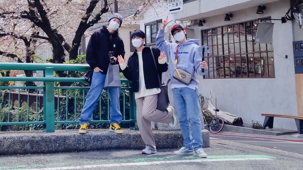 aykHyuk's tweet photo. 仕事してたらお��さん達帰ってた😭😭😭悲しすぎる😭でもりょうくちゃんが写真あげてくれたから後半も頑張れる😭🌸可愛い可愛い可愛い可愛い可愛いウネウク可愛い😭🌸🌸🌸 https://t.co/scPpfdQSx4