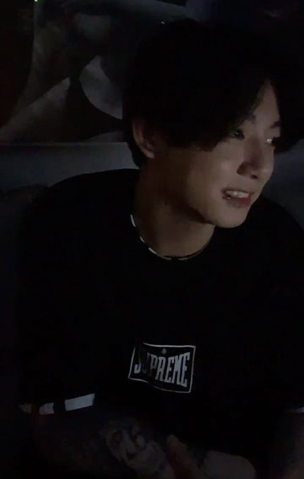 มุมไหนก็หล่ออ่ะคนนี้ #JUNGKOOK https://t.co/jSTUofZL84<a href="/tag/jungkook"class="tags">#JUNGKOOK</a>