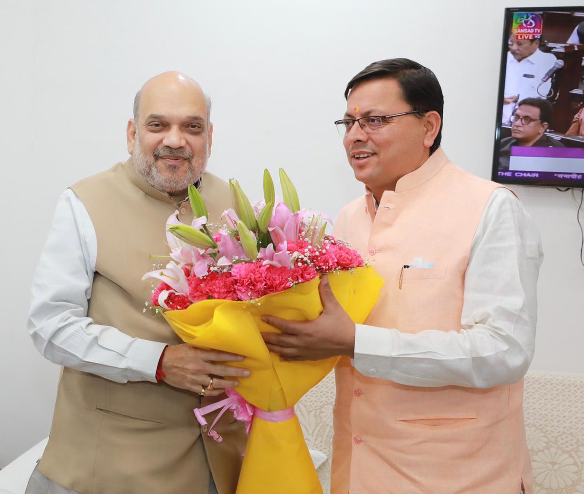 pushkardhami's tweet photo. आज देश के यशस्वी गृहमंत्री आदरणीय श्री @AmitShah जी से भेंट करने का अवसर प्राप्त हुआ। हम आपसे मिल रहे स्नेह व मार्गदर्शन के लिए आपके आभारी हैं। उत्तराखण्ड की समस्त जनता भविष्य में भी आपके सहयोग की आकांक्षी है। https://t.co/vHQ8usl81F