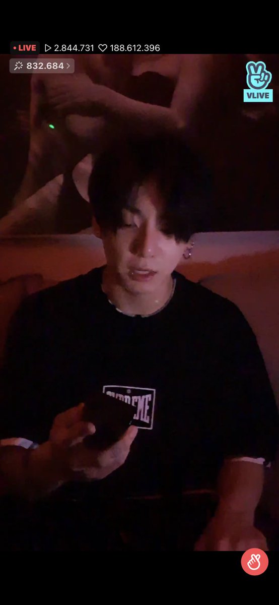 dailykimmonster's tweet photo. SOMEONE CALLED TO THE HOTEL PHONE AND JUNGKOOK CALLED THEM OUT 😭 I guess it’s some weird ass sasaeng fans 💔 https://t.co/Y9SgsezMGm