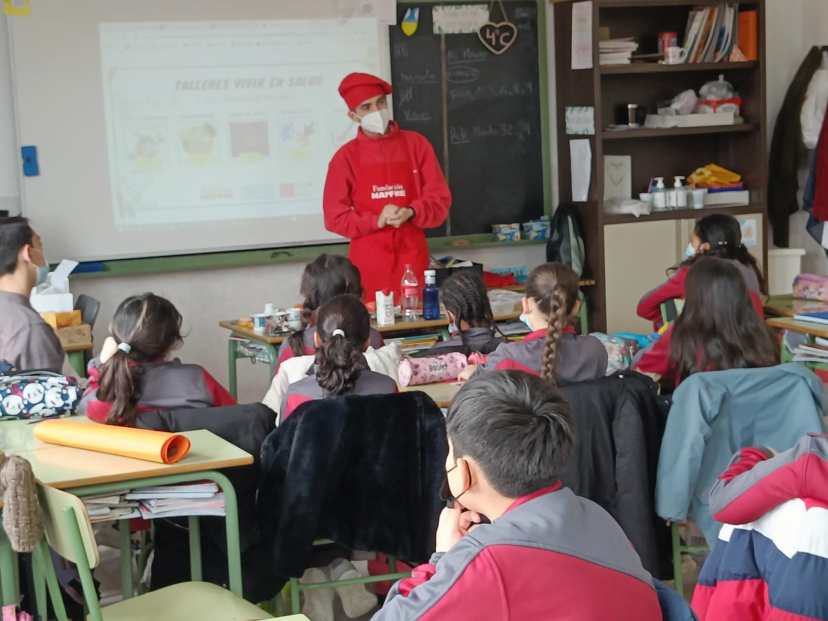 ciudaddelosmuch's tweet photo. Apasionados por una alimentación saludable en 4º #Primaria con #fmapfre #ApasionadosXlaVida #serdelacitymola @salesianosssm https://t.co/RFWB7WB5R5