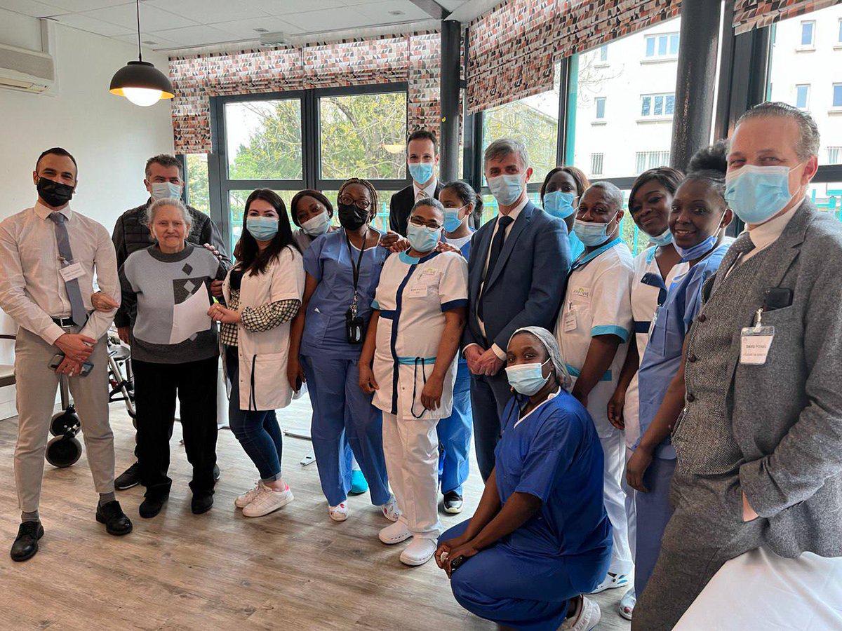 JMaireofficiel's tweet photo. 2ans après le début du #Covid, nouvelle visite en #Ehpad, la résidence Champfleury d'Arpavie #Sèvres. Mon soutien aux soignants, travailleurs de la première ligne. Indispensables, ces métiers doivent être valorisés. Leçons à tirer du scandale @ORPEA_ pour un secteur mieux régulé. https://t.co/jF2BVvcnSD