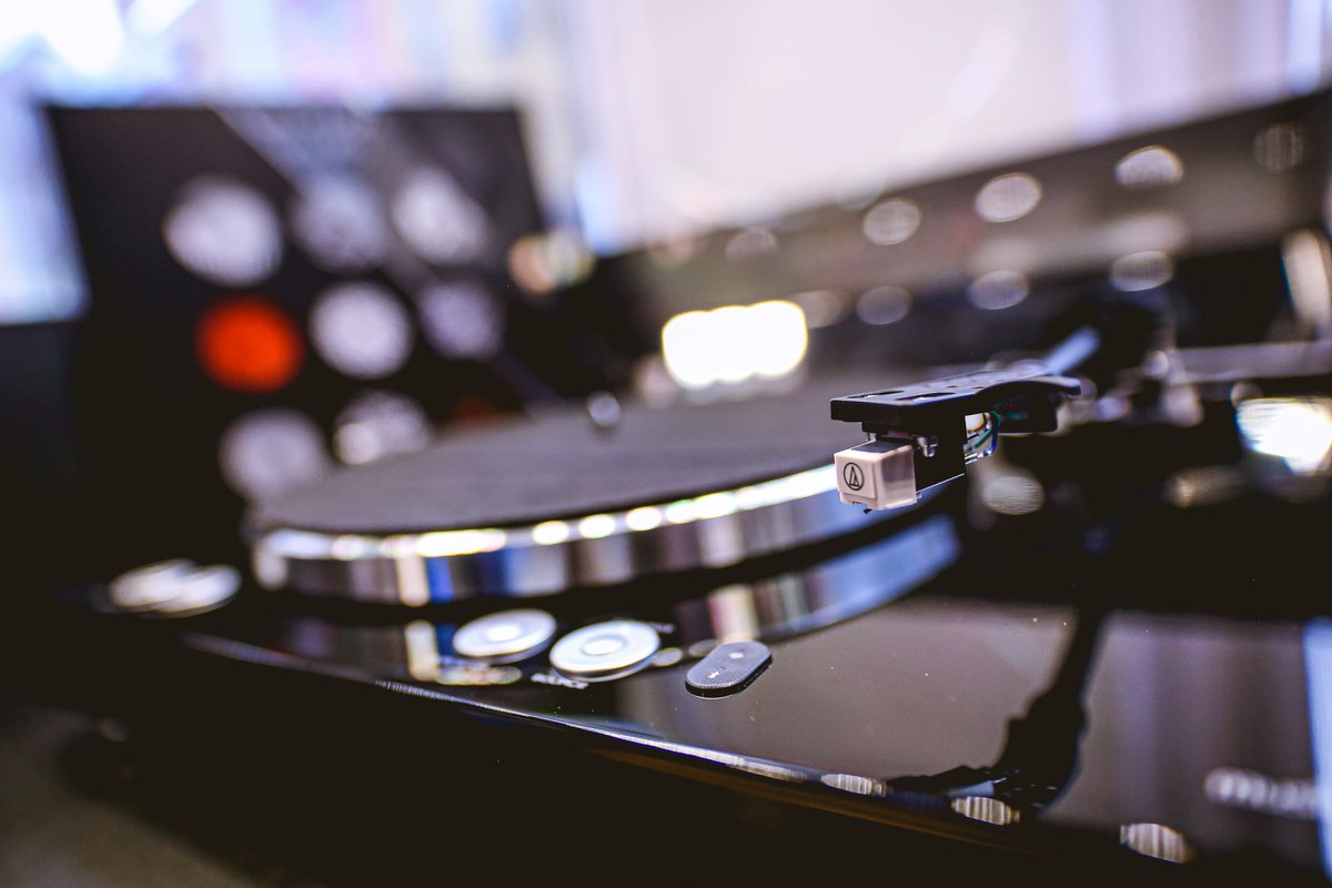 YamahaMusicLDN's tweet photo. 🎧 Save the Date! Bring your favourite vinyl along to spin on the hi-tech Yamaha decks at our iconic Wardour Street music store on 23 April from 10.00-5.30! 🎧 #YamahaMusic #YamahaAV #VinylLovers #vinyl #records https://t.co/XocWtMKaxU