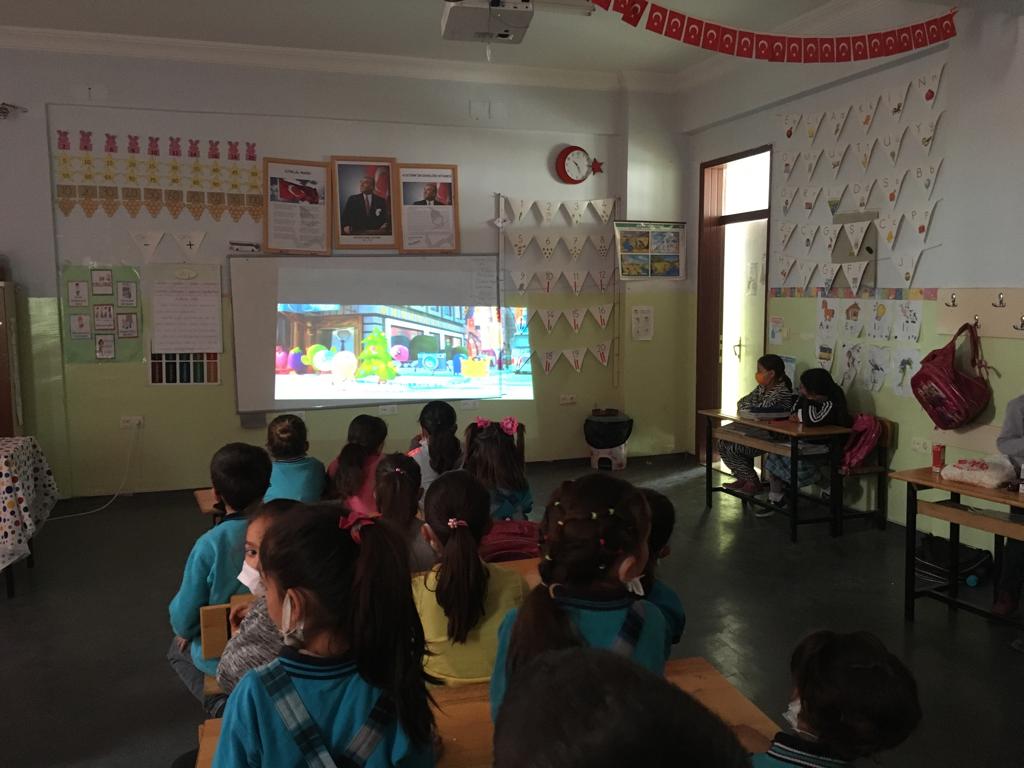 OlcaySevket's tweet photo. Sevim - Şevket Olcay Sineması'nda bu ay 📽️🎉 https://t.co/DbNxj2QkGu