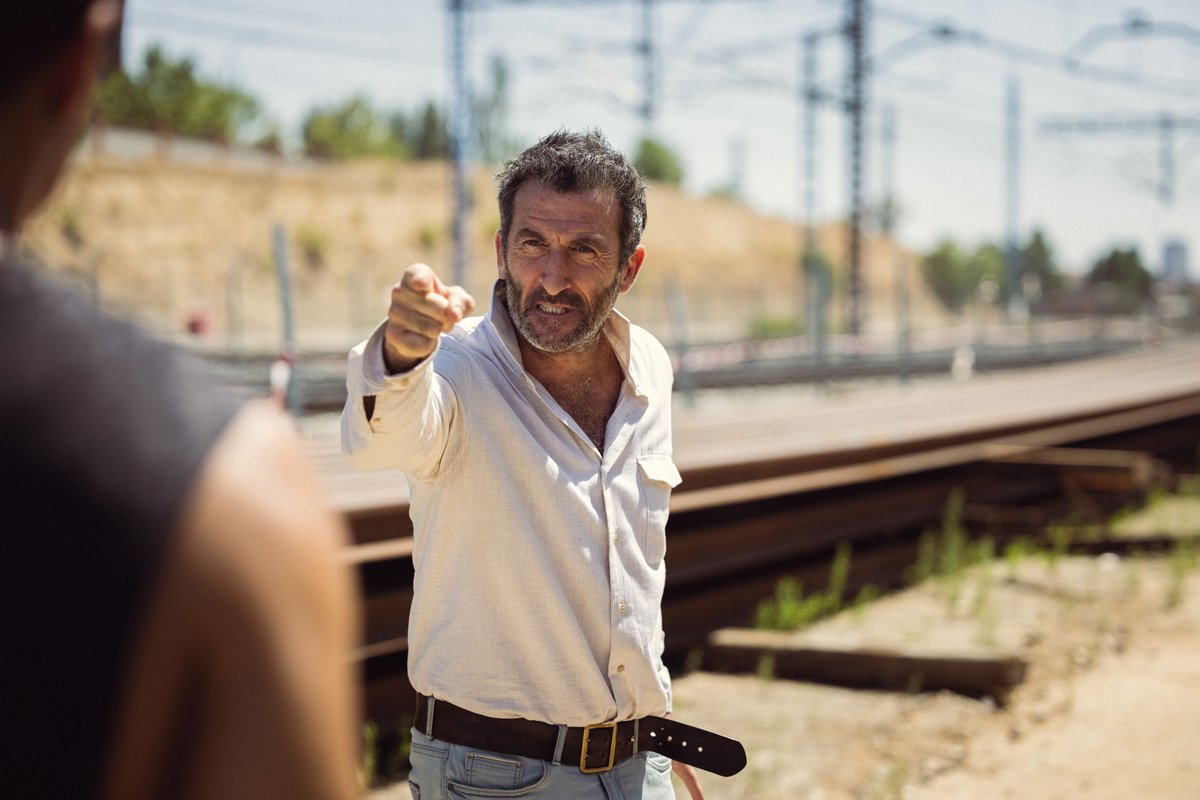 entreviastv's tweet photo. Tirso se opone al plan de compra de inmuebles de Salgado 💥 

Esta noche, a las 22:50 horas, nuevo capítulo de #Entrevías en @telecincoes 📺 https://t.co/cpAFoJQL95 https://t.co/y9K9qLYd8Q