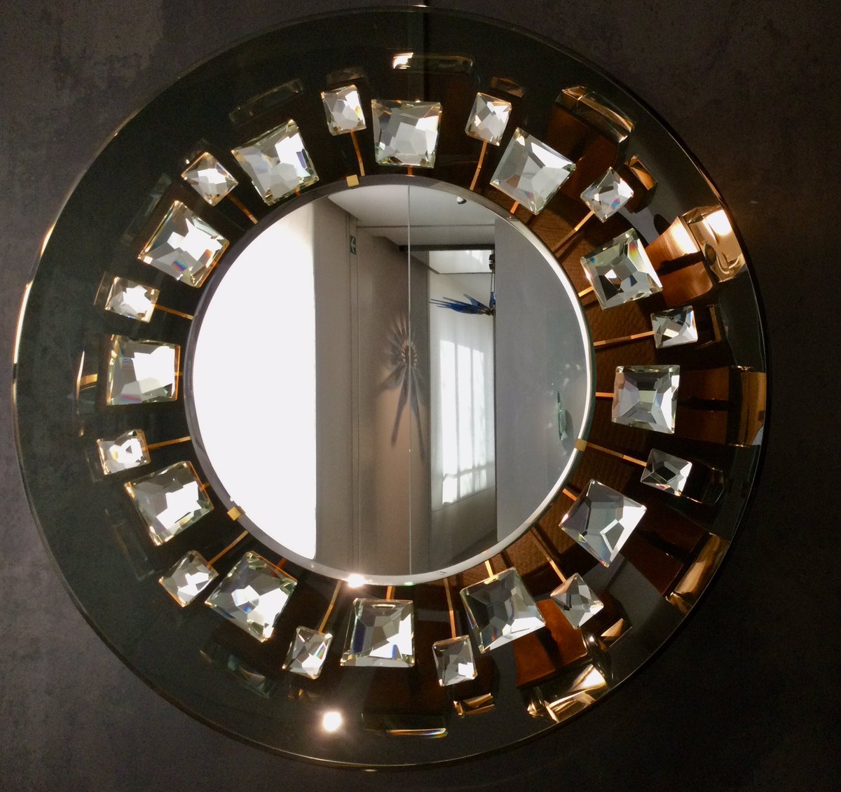 Cat_Bauer's tweet photo. Italian design at its finest from legendary @FontanaArte curated by Christian Larsen at #LeStanzeDelVetro in #Venice thru July 31. New #VeniceBlog post -> https://t.co/zkiy3o7dl8 https://t.co/vTeuEvIPpX