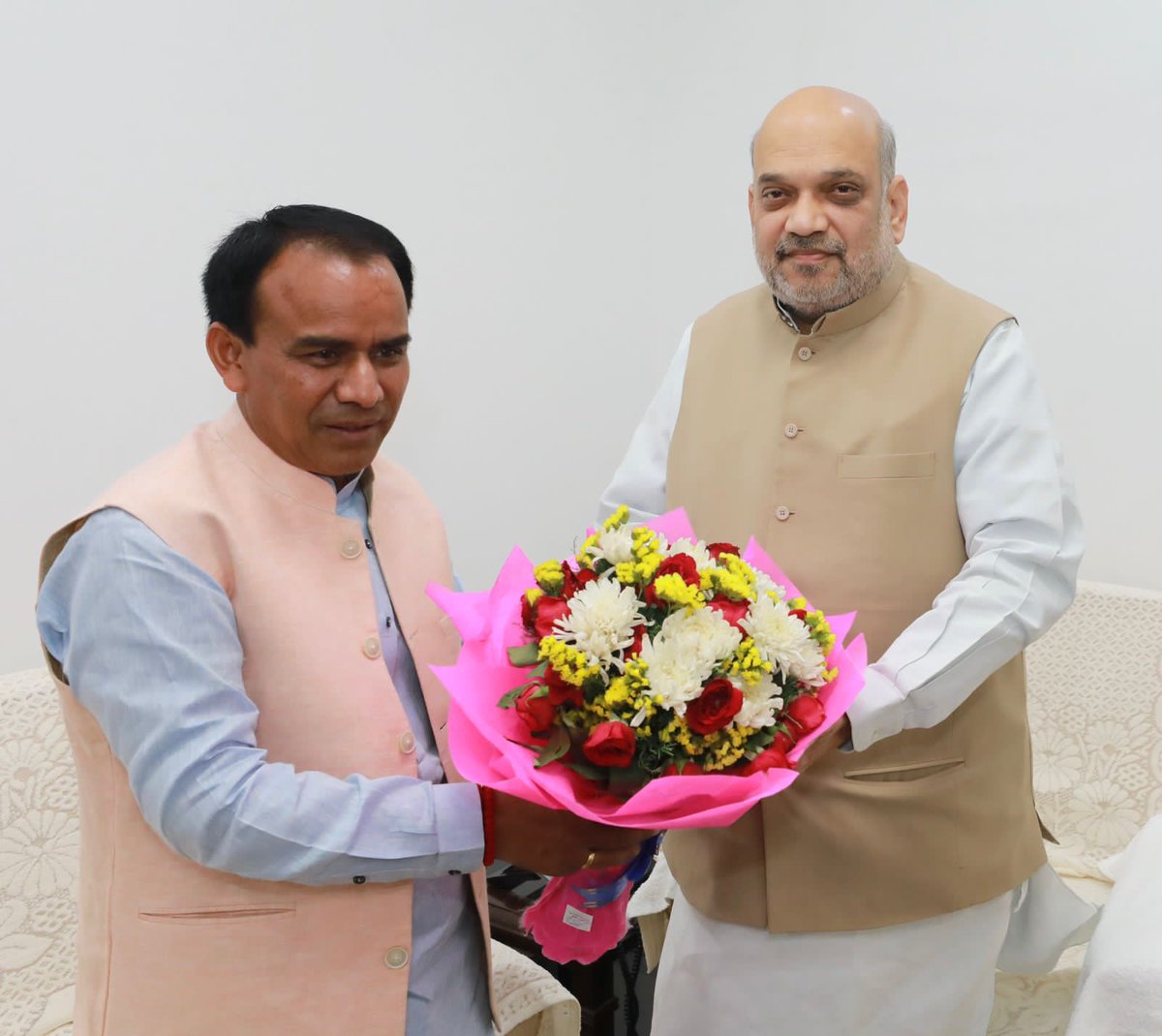 drdhansinghuk's tweet photo. आज नई दिल्ली संसद भवन कार्यालय में देश के यशस्वी गृह एवं सहकारिता मंत्री आदरणीय श्री अमित शाह जी से शिष्टाचार भेंट हुई, इस दौरान माननीय मंत्री जी से उत्तराखंड में सहकारिता के क्षेत्र में अपार संभावनाओं को देखते हुए व्यापक चर्चा हुई।

@AmitShah https://t.co/1CzyZ6dUbk