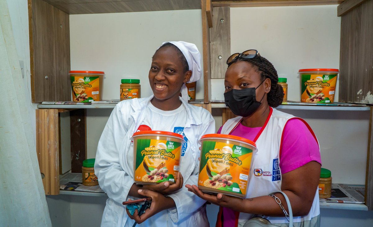 Afcfta4smes's tweet photo. During the on-site coaching at Lottie Food Industries (u) Ltd, the management highlighted limited access to credit particularly from commercial banks as the major impediment to exporting. Other constraints were high operating costs &amp; lack of information about markets in Africa. https://t.co/HV7lnmeNq1