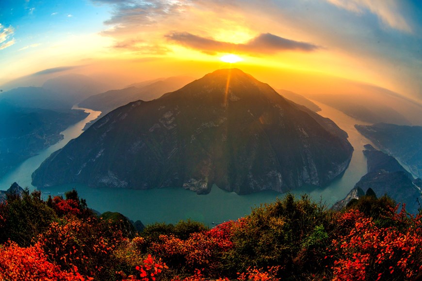 iChongqing_CIMC's tweet photo. Chongqing aims to build itself into world-renowned tourism and cultural city by 2035. Check out for more details about the exciting plan.
 #BashuCulturalTourismCorridor #ChengduChongqingeconomiccircle #CultureandTourism #China

https://t.co/3axIV9RI5j https://t.co/fvdAfI0wKx