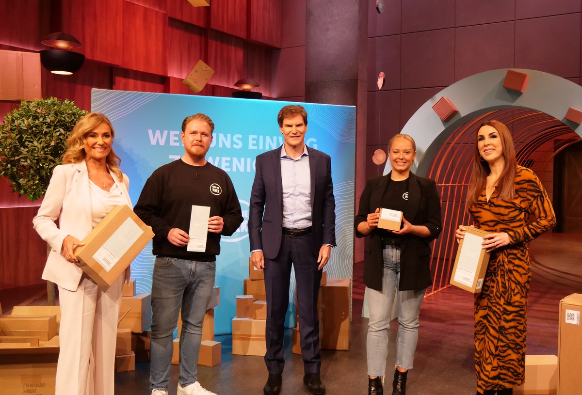 Welcome to the team #sendmepack! Die beiden Gründer Michelle &amp; Philip haben mich überzeugt und gemeinsam mit <a href="/DWoehrl/">Dagmar Wöhrl</a> &amp; <a href="/maschmeyer/">Carsten Maschmeyer</a> werden wir die Verpackungsindustrie zum Umdenken bewegen. Alles über die Gründer, den Pitch bei @voxdhdl erfahrt ihr hier: bit.ly/3rpXjeT