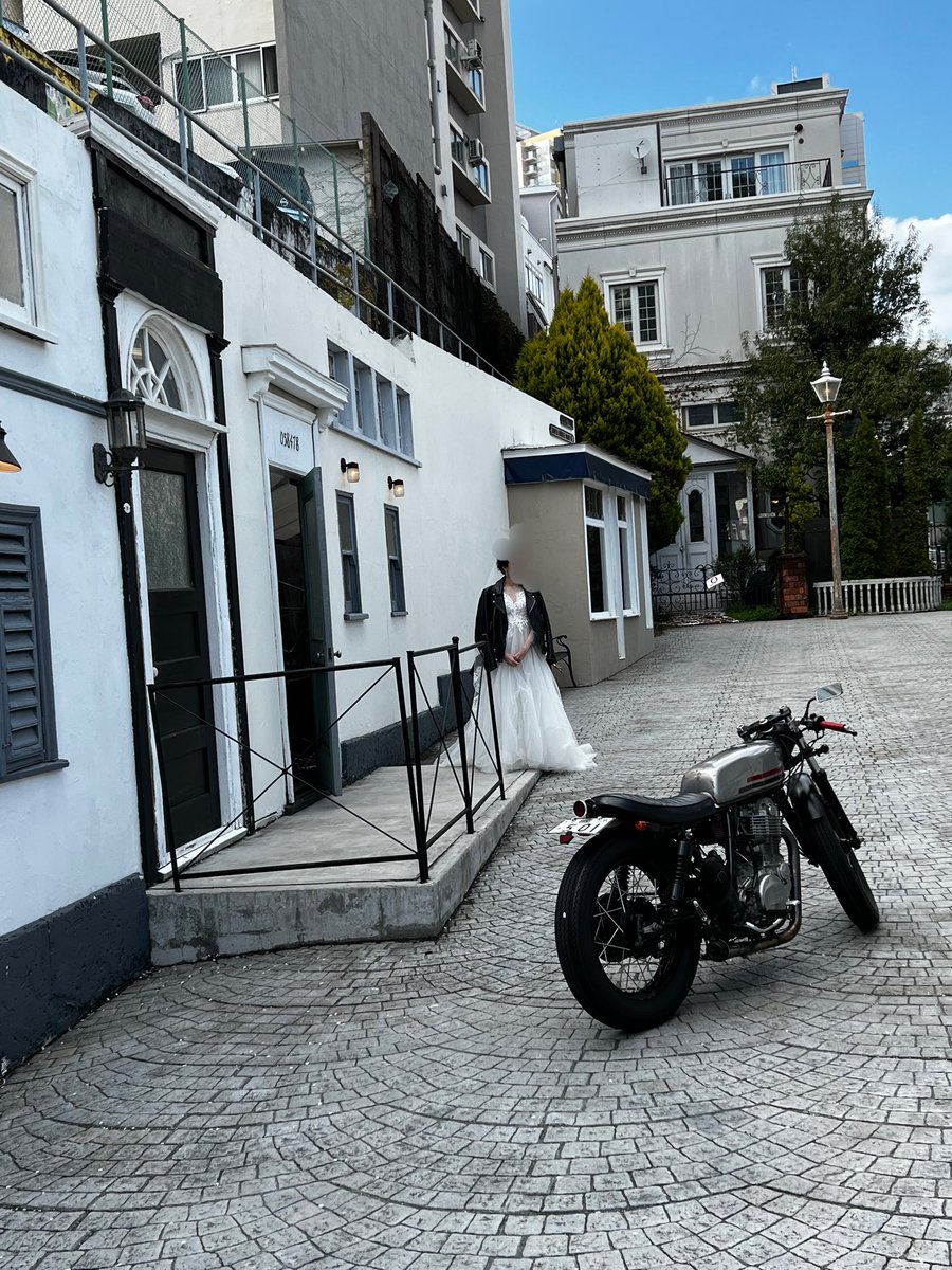 DempaReceive's tweet photo. 念願のバイクとのウェディングフォト🏍
いっぱい撮影してもらったけど、自分のiPhoneでは少しだけ #motorcyclewedding https://t.co/JFfwcJaDAb