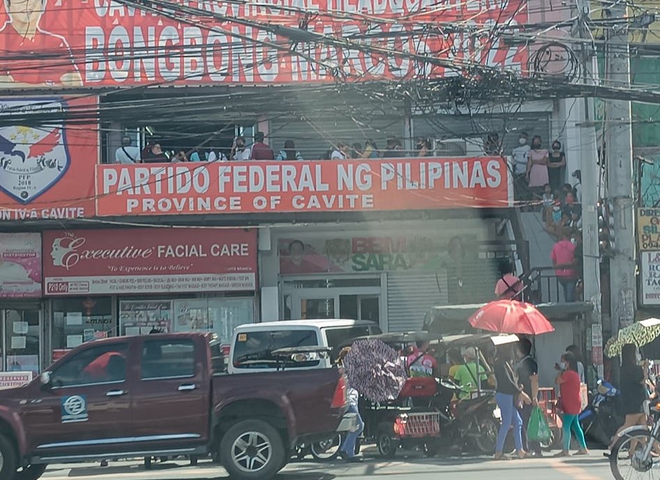 picapiconica's tweet photo. Hindi ko alam kung kanino ko dapat sabihin. Hindi ko maintindihan kung bakit dito sa amin walang kumikilos kahit naman lantaran na 'yung nangyayari. 

Ako po mismo nakakita. This was taken yesterday lang. 

#LetLeniLead #LeniKiko2022 #GobyernongTapat #AngatBuhayLahat https://t.co/WDlmgi3k39