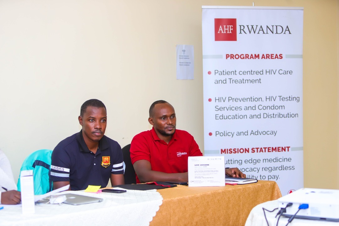 IGIHE's tweet photo. AMAFOTO: @UmuriFoundation na AHF-Rwanda batangije amahugurwa agenewe abatoza ingimbi n'abangavu. https://t.co/cXrGSbia9U