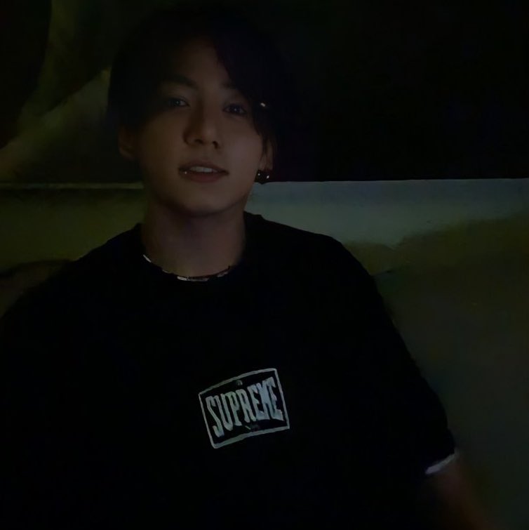 vminiecats's tweet photo. •💬| Hilo de traducción del reciente vlive de #JUNGKOOK 

@BTS_twt #BTS #BTSARMY [..] https://t.co/ip5msw1vGu