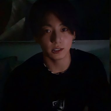 vminiecats's tweet photo. •💬| Hilo de traducción del reciente vlive de #JUNGKOOK 

@BTS_twt #BTS #BTSARMY [..] https://t.co/ip5msw1vGu