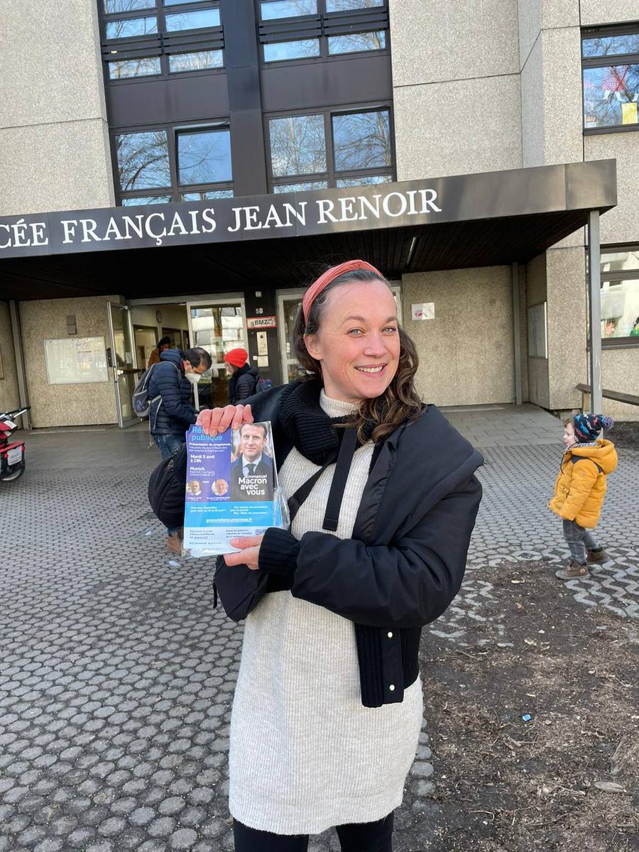LaREMEurope7FDE's tweet photo. Derniers tractages à #Munich pour convier les 🇨🇵 à notre réunion publique de ce soir !

Curieux, indécis, sympathisants,... cette réunion est ouverte à tous ! 

📍 à 19h au Mariott Courtyard

#AvecVous #Presidentielle2022 https://t.co/5PIC1txa9G