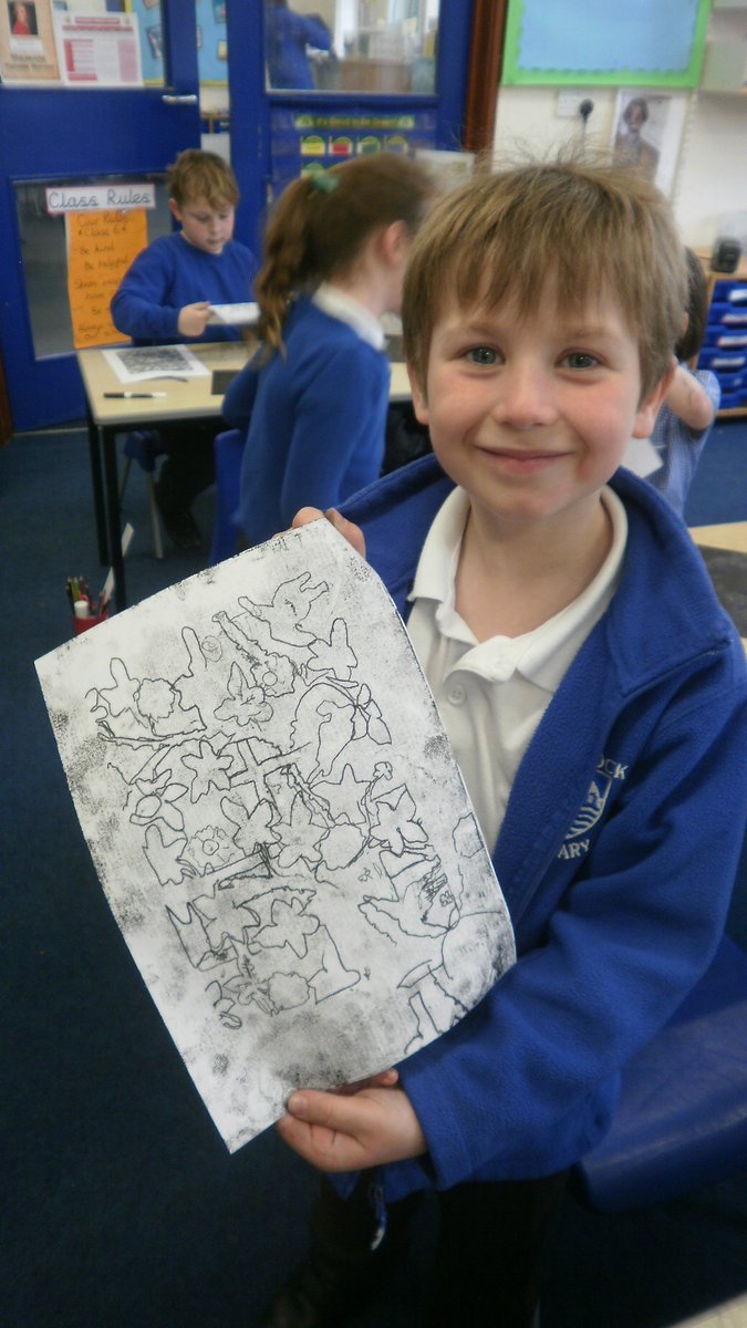 In Art year 2 have been looking at the work of William Morris. Last week they tried their hand at printing; all children enjoyed seeing their print come to life and could really get the feel of the artist's style. 👩‍🎨🎨