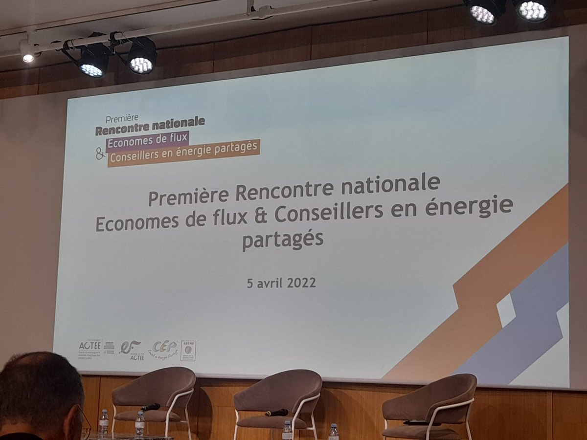fnccr_energie's tweet photo. E. Vesine, chef du service des politiques territoriales de l'@ademe et G. Perrin, coordinateur du programme ACTEE de la @fnccr introduisent la 1ère rencontre nationale des économes de flux et des conseillers en énergie partagés. https://t.co/LRagw51hze