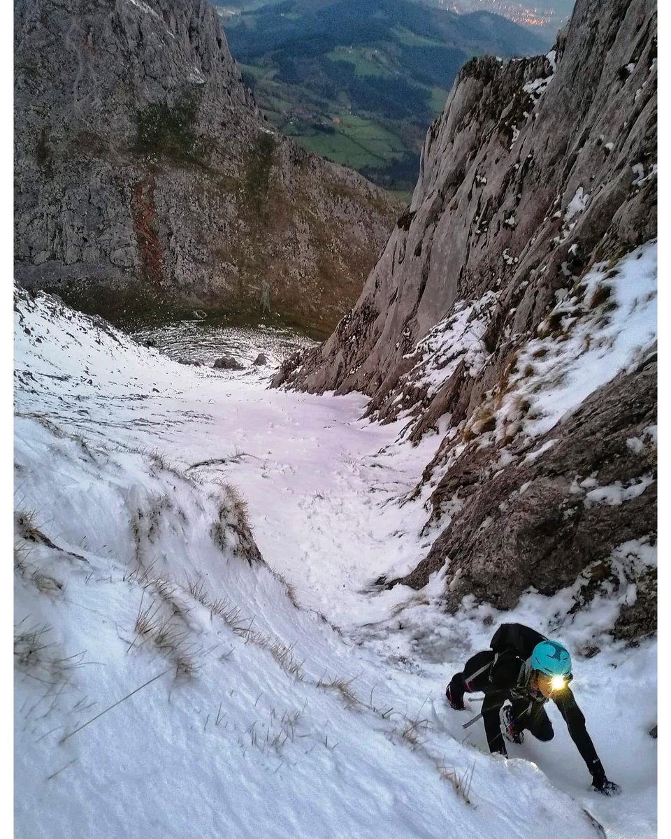 loramen's tweet photo. ALLUITZ (ASKAFE) 🏔⛏
Azken orduko B planak, A planak baino hobeak dira askotan 🙃
.
.
#alluitz #anboto #alpinismo #mountain #mountainlove #mountainobsession https://t.co/Dps1efu9Ia