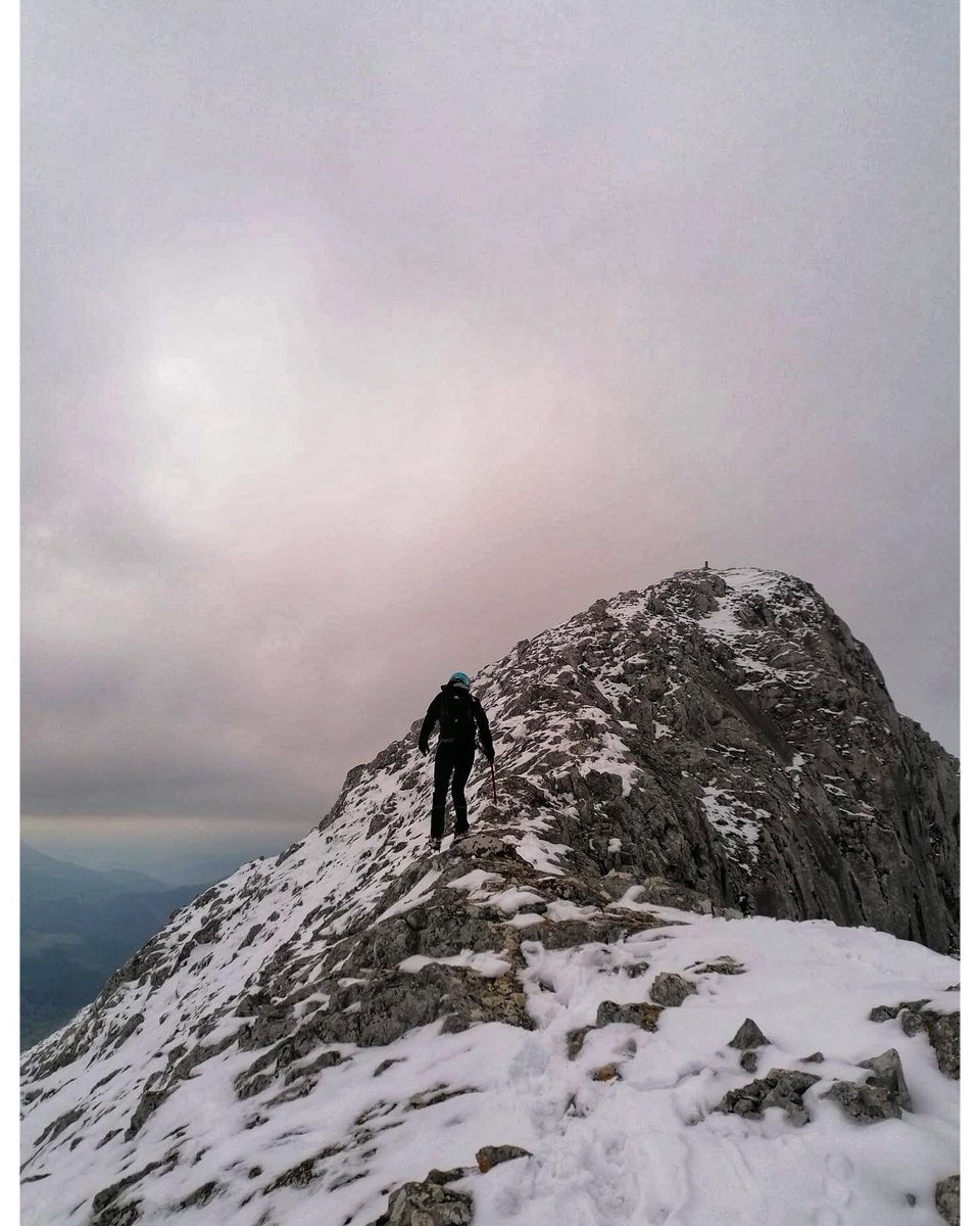 loramen's tweet photo. ALLUITZ (ASKAFE) 🏔⛏
Azken orduko B planak, A planak baino hobeak dira askotan 🙃
.
.
#alluitz #anboto #alpinismo #mountain #mountainlove #mountainobsession https://t.co/Dps1efu9Ia