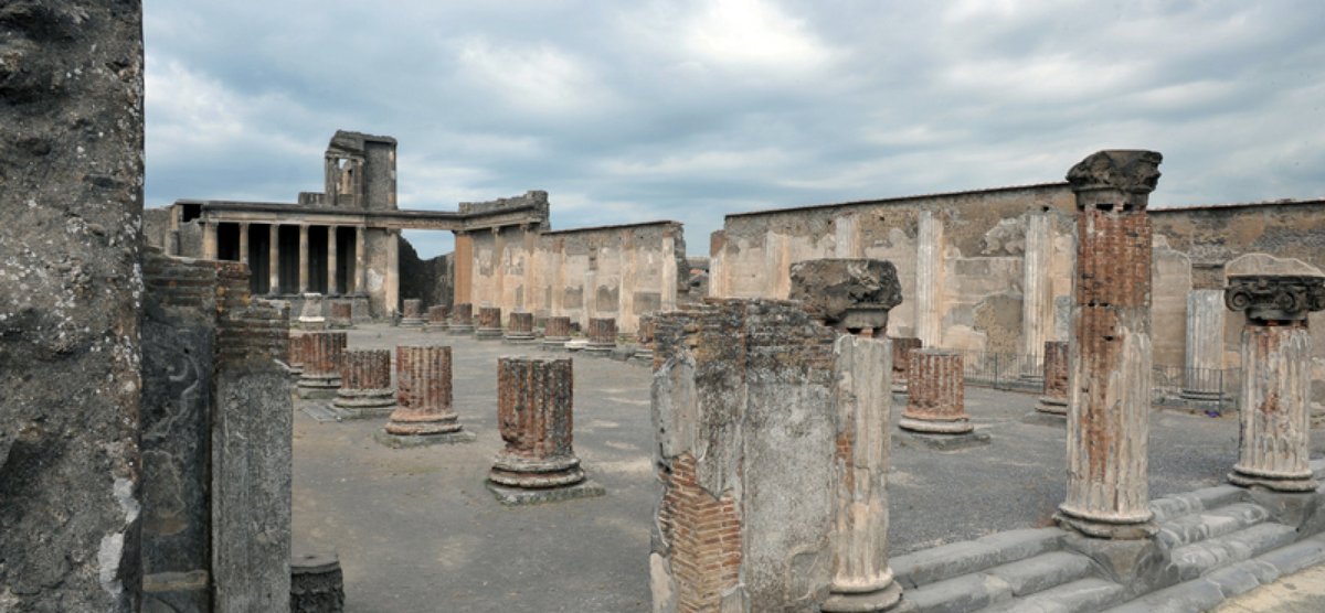 pompeii_sites's tweet photo. The Basilica is dated back to 130-120 BC and is one of the oldest examples of this type of building in the entire Roman world. It was excavated since the 19th century, when investigations in the Forum square area began. https://t.co/wIuh0lxmx1