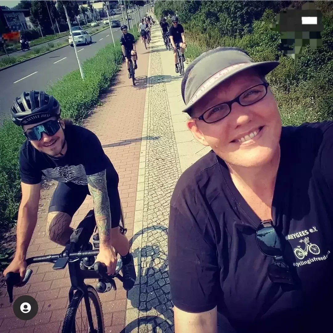bikeygees's tweet photo. 💜 #orbit360 #missoncompleted 👏 Thanks for organisation, riding, storytelling, sponsoring and adding all the #love and #solidarity on 2 wheels. 😍 Let's make a difference together. ✊🏿🚴♀️🚴♂️😘 #cyclingunites #cyclingisahumanright #everywhere #cyclingisfreedom #rideFAR 🔥 https://t.co/Rj6X5DyZHU
