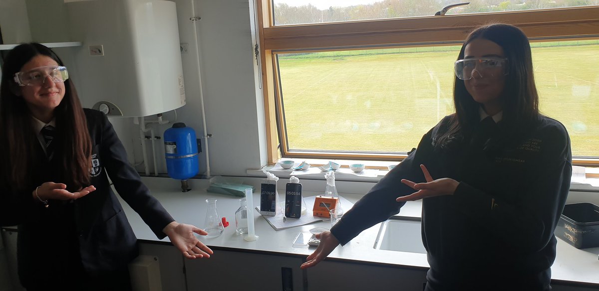 MAScience1's tweet photo. Two Y10 students investigating surface area reactions @MerchantsAc https://t.co/GrLGWVbBO8