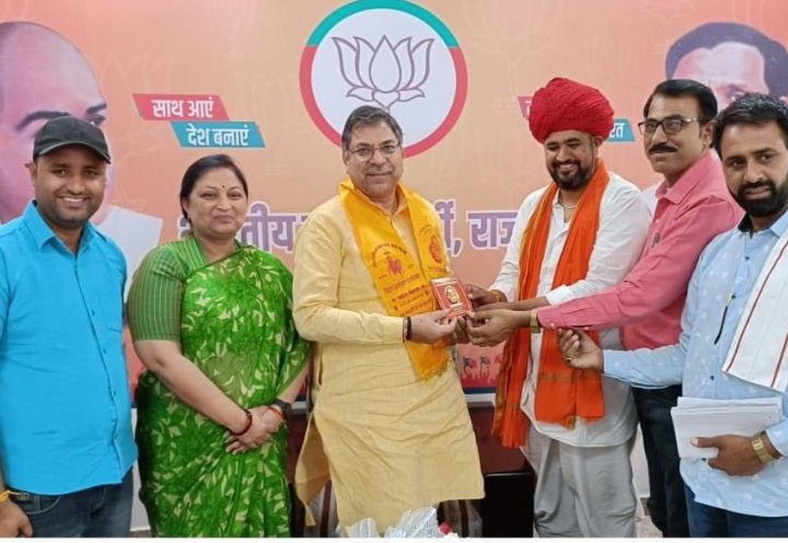 bjp4nagar's tweet photo. पूर्व विधायक अनिता सिंह गुर्जर जी का भाजपा प्रदेश अध्यक्ष सतीश पुनिया जी मिलना हुआ।
@BJP4Rajasthan @VasundharaBJP @AshokParnamiBJP https://t.co/2jS8gSMzRo