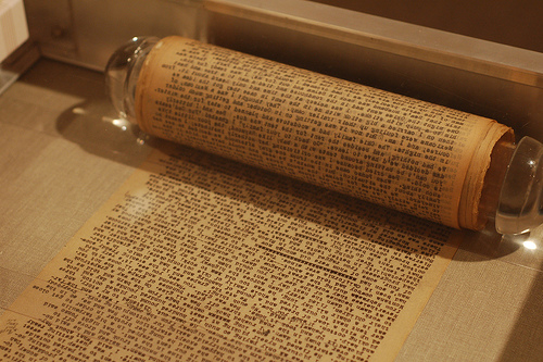 EstudNorthAmRG's tweet photo. 🟡✅ Did you know this? According to the legend, Jack Kerouac wrote On the Road in three weeks, typing it almost nonstop on a 120-foot roll of paper. Click on the link below to find out more!
https://t.co/IoCTiieuFc
#JackKerouac #Kerouac #OnTheRoad #Beat #Beatnik #BeatGeneration https://t.co/TOAqgxQSxW