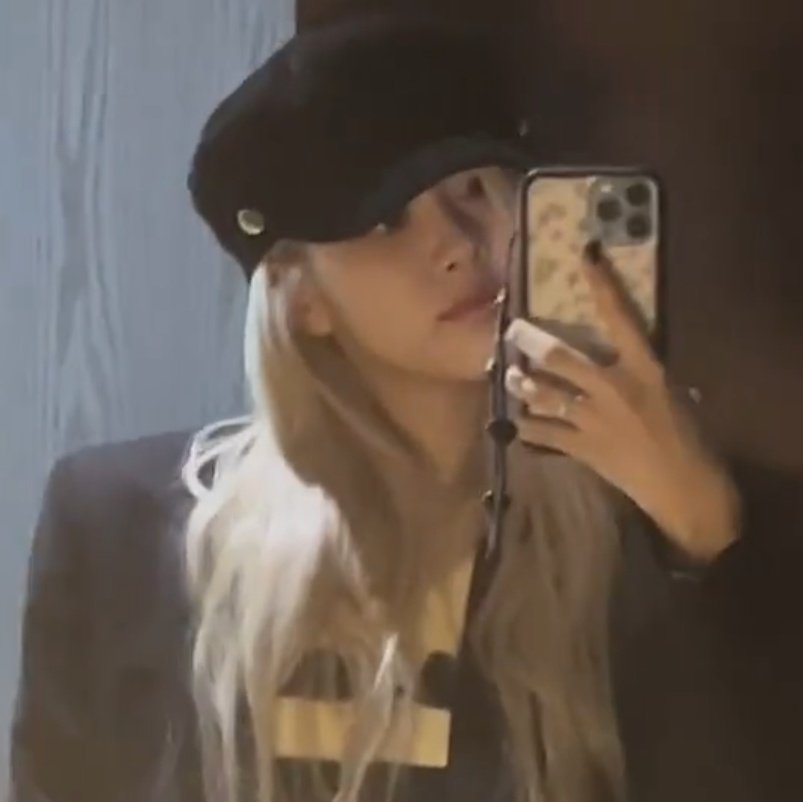 rosé pics tweet media