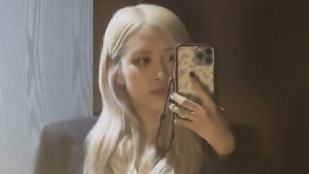 rosé pics tweet media