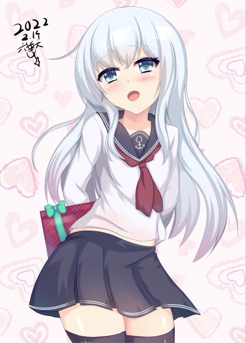 「司令官にプレゼントだよ。」
なにかな?肩たたき回数券だったりして…?#艦これ #響 