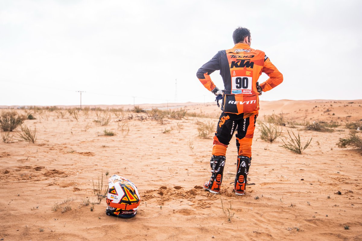 dakar's tweet photo. 🎁 Competition time!

🎽To be in with a chance of winning @Petrux9's crash-worn and signed Dakar jersey, RT this tweet and comment below telling us your favourite moment from #Dakar2022! https://t.co/Xk8GAQIPhu