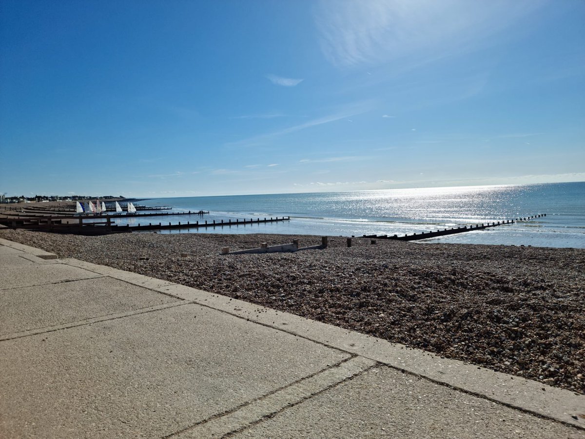 ☀️ Spring is here, the sailing boats are out &amp; the sun has been shining! 

🐣 Join us for an Easter break on the beach! 

👉 beachcroft-hotel.co.uk/special-breaks…