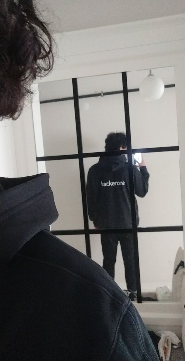 EkinBayer4's tweet photo. I crossed 2500 reputation points on @Hacker0x01 and this hoodie swag is PERFECT. https://t.co/Irkk3EWlHj