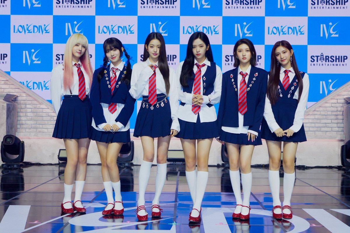 nauorei's tweet photo. here's a photo session of all the members at the 'LOVE DIVE' 2nd Single Album Press Conference before the showcase began! ָ𓂃݊  ׅ https://t.co/S0plUGnBzM