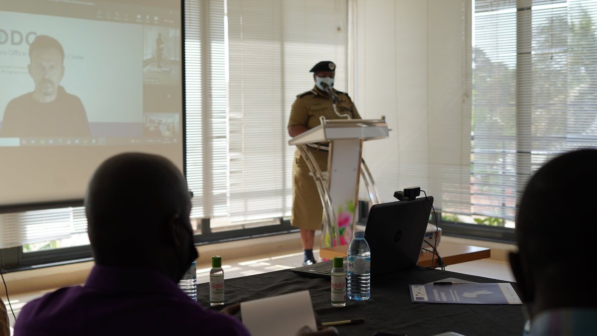 UNODC_EA's tweet image. #Uganda: It's been a successful start to the @AIRCOP_UNODC training on combating #TraffickingInPersons for Airport officers with ice-breaking games, discussions, and presentations by @PoliceUg &amp;amp; @Mglsd_UG.

The objective is to find joint 🤝solutions against #TIP at airports! ✈️