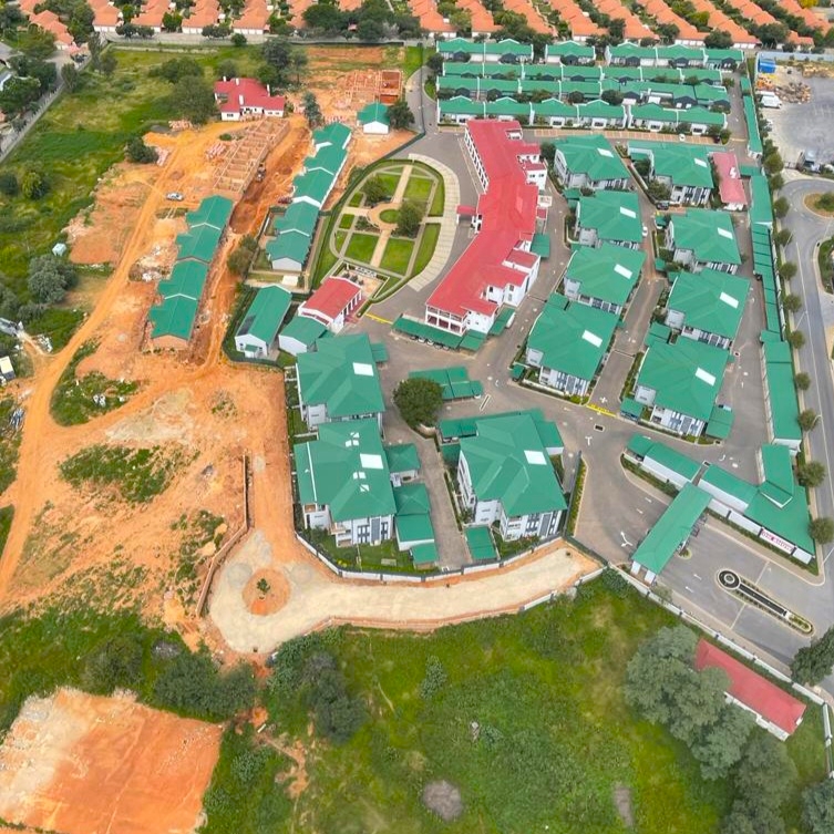 NorymProperties's tweet photo. Heritage Mature Lifestyle Estate in Modderfontein - lock up and go for the over 50s in a secure estate with the 1910 Heritage House and Oval at its center.
Newly launched Olive Grove :140 sectional title simplex units with access to assisted living from TruCare Age Well Solutions https://t.co/XTn54pvXgt