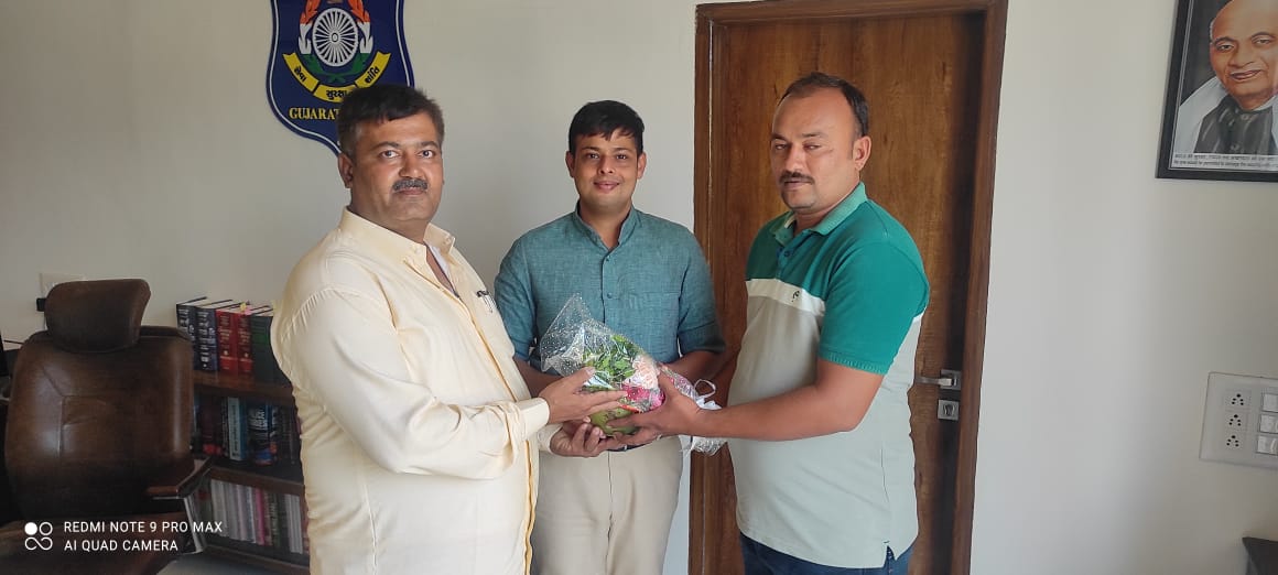 અમરેલી જિલ્લાના એસ પી શ્રી નિર્લિપ્ત રાય સાહેબ ની ગાંધીનગર ખાતે મોનીટરીંગ સેલ મા બદલી થતા તેમની સાથે મુલાકાત કરી શુભેચ્છા પાઠવી