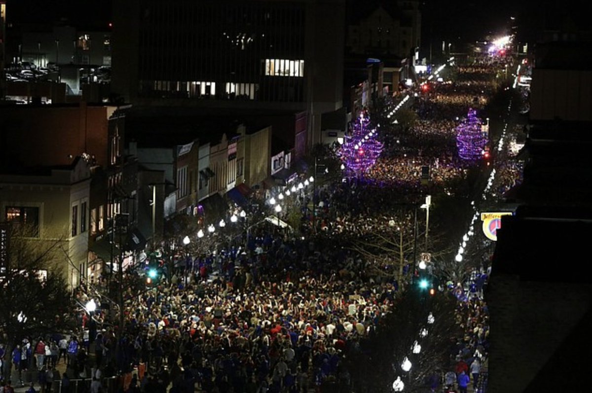 mctait's tweet photo. There it is... THE shot from the LFK #KUbball celebration. It'd been 14 years since Jayhawk fans got to see one like this. (Photo by the great Mike Yoder for @LJWorld) https://t.co/u1KMcdSLdk